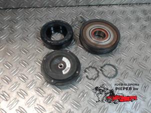 Gebruikte Magneetkoppeling aircopomp Mercedes A (W176) 1.6 A-180 16V Prijs op aanvraag aangeboden door Autosloperij Pieper BV