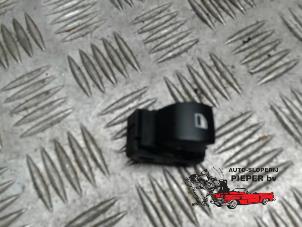 Gebruikte Elektrisch Raam Schakelaar BMW 5 serie (E60) 545i 32V Prijs op aanvraag aangeboden door Autosloperij Pieper BV