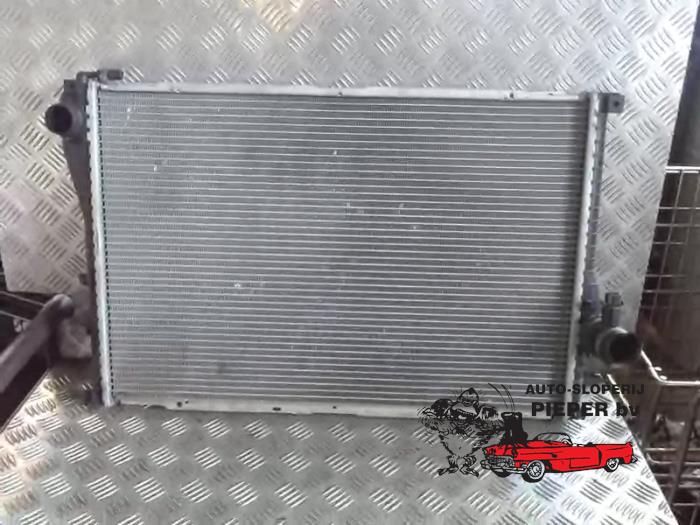 Gebruikte Radiateur BMW 5 serie (E39) 523i 24V Prijs € 42,00 Margeregeling aangeboden door Autosloperij Pieper BV