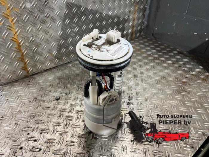 Gebruikte Benzinepomp Nissan Qashqai (J10) 2.0 16V 4x4 Prijs € 73,50 Margeregeling aangeboden door Autosloperij Pieper BV