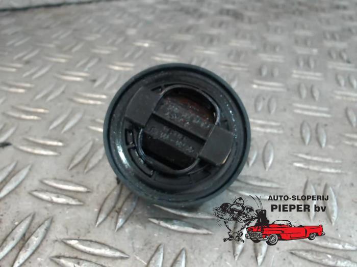 Oliedop van een Mercedes-Benz A (W176) 1.6 A-180 16V 2013