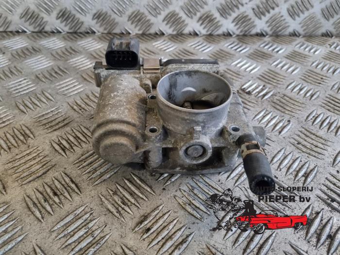 Gebruikte Gasklephuis Opel Astra H SW (L35) 1.6 16V Twinport Prijs € 42,00 Margeregeling aangeboden door Autosloperij Pieper BV