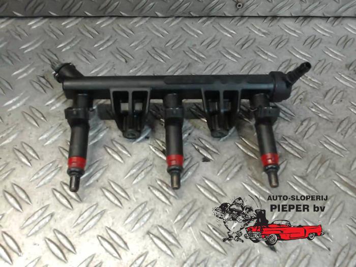Gebruikte Injector brug Volkswagen Polo IV (9N1/2/3) 1.2 Prijs € 52,50 Margeregeling aangeboden door Autosloperij Pieper BV