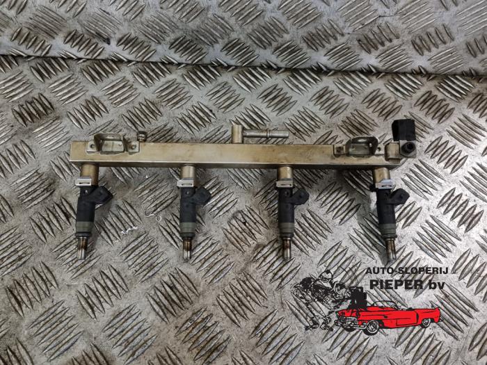 Gebruikte Injector brug BMW 3 serie (E46/4) 316i 16V Prijs € 52,50 Margeregeling aangeboden door Autosloperij Pieper BV