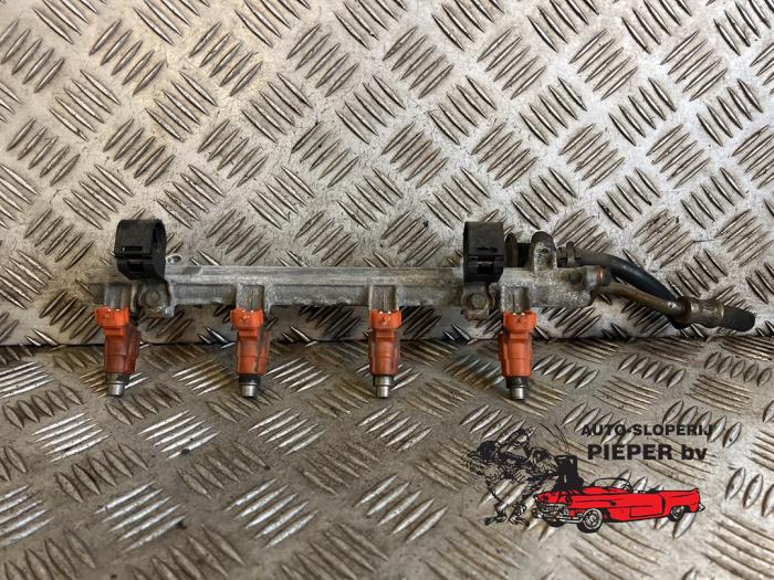 Gebruikte Injector brug Mitsubishi Space Star (DG) 1.6 16V Prijs € 31,50 Margeregeling aangeboden door Autosloperij Pieper BV