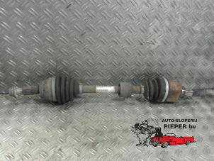 Gebruikte Aandrijfas links-voor Ford Fiesta 6 (JA8) 1.6 TDCi 16V 95 Prijs € 36,75 Margeregeling aangeboden door Autosloperij Pieper BV