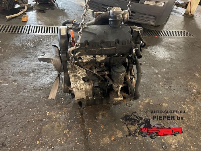 Gebruikte Motor Volkswagen Transporter T5 1.9 TDi Prijs € 735,00 Margeregeling aangeboden door Autosloperij Pieper BV