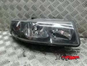 Gebruikte Rechter Koplamp Seat Leon (1M1) 1.6 16V Prijs € 36,75 Margeregeling aangeboden door Autosloperij Pieper BV