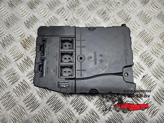 Gebruikte Module Bodycontrol Renault Megane II CC (EM) 2.0 16V Prijs € 52,50 Margeregeling aangeboden door Autosloperij Pieper BV