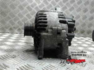 Gebruikte Dynamo Renault Megane II CC (EM) 2.0 16V Prijs € 73,50 Margeregeling aangeboden door Autosloperij Pieper BV