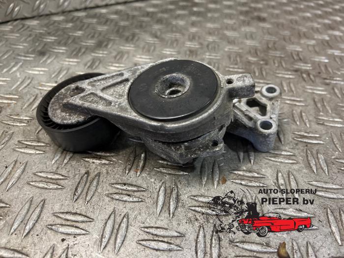 Gebruikte Spanrol Multiriem Volkswagen Passat (3C2) 2.0 FSI 16V Prijs € 21,00 Margeregeling aangeboden door Autosloperij Pieper BV