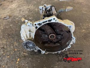 Gebruikte Versnellingsbak Volkswagen Passat (3C2) 2.0 FSI 16V Prijs € 315,00 Margeregeling aangeboden door Autosloperij Pieper BV