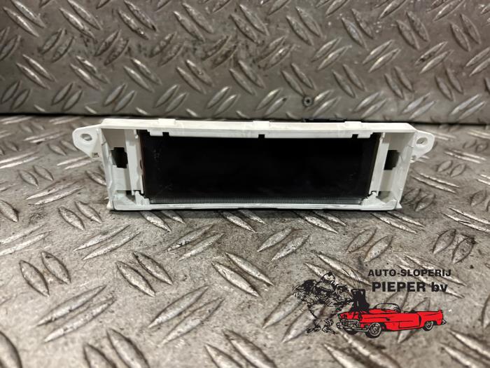 Gebruikte Display Interieur Peugeot 307 (3A/C/D) 1.6 16V Prijs € 31,50 Margeregeling aangeboden door Autosloperij Pieper BV