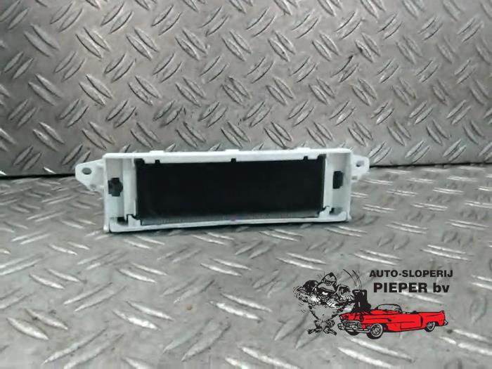 Gebruikte Display Interieur Peugeot 307 CC (3B) 2.0 16V Prijs € 26,25 Margeregeling aangeboden door Autosloperij Pieper BV
