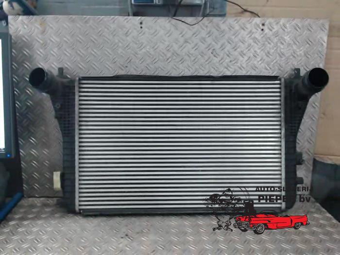Gebruikte Intercooler Volkswagen Passat Variant (365) 1.8 TSI 16V Prijs € 73,50 Margeregeling aangeboden door Autosloperij Pieper BV