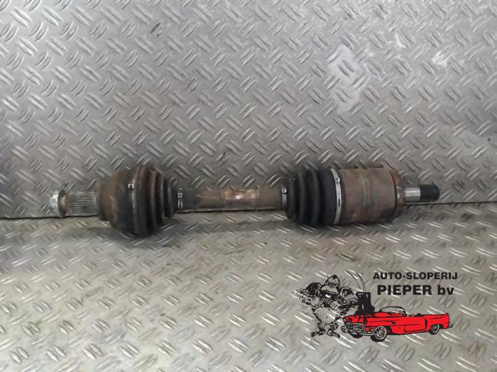 Gebruikte Aandrijfas links-voor BMW 3 serie Touring (E46/3) 330i 24V Prijs € 78,75 Margeregeling aangeboden door Autosloperij Pieper BV