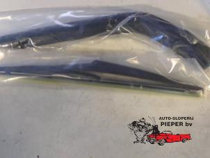 Nieuwe Ruitenwisserarm achter Toyota Yaris (P1) 1.0 16V VVT-i Prijs € 26,24 Inclusief btw aangeboden door Autosloperij Pieper BV