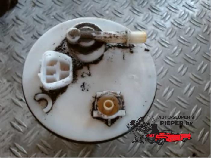 Gebruikte Tank element Pomp Toyota Yaris Verso (P2) 1.3 16V Prijs € 52,50 Margeregeling aangeboden door Autosloperij Pieper BV