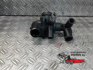 Gebruikte Thermostaathuis Ford Transit Custom 2.2 TDCi 16V Prijs € 26,25 Margeregeling aangeboden door Autosloperij Pieper BV