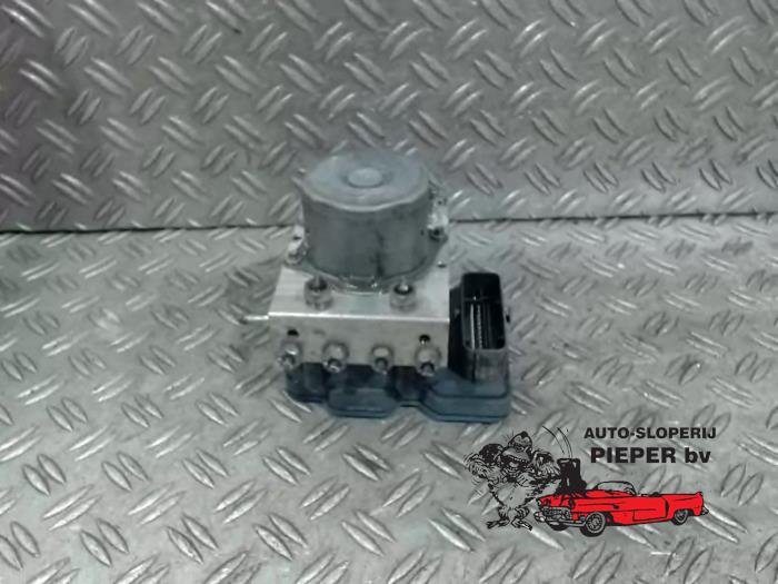 ABS Pomp van een Ford Transit Custom 2.2 TDCi 16V 2014