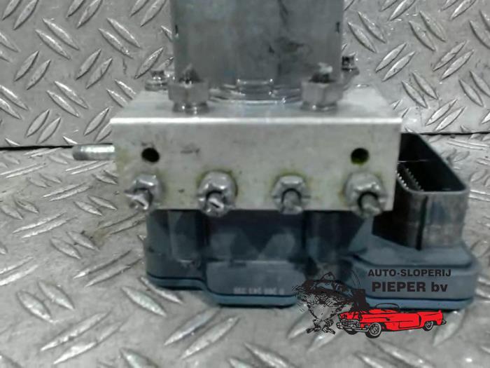 ABS Pomp van een Ford Transit Custom 2.2 TDCi 16V 2014