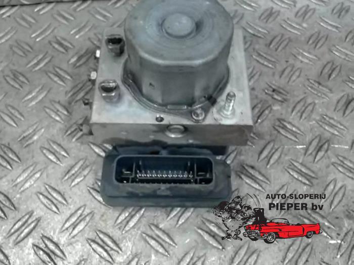 ABS Pomp van een Ford Transit Custom 2.2 TDCi 16V 2014