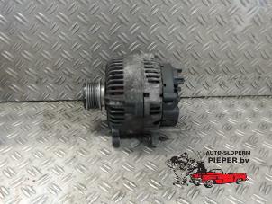 Gebruikte Alternator Volkswagen Passat Variant (3C5) 2.0 TDI 140 Prijs € 42,00 Margeregeling aangeboden door Autosloperij Pieper BV