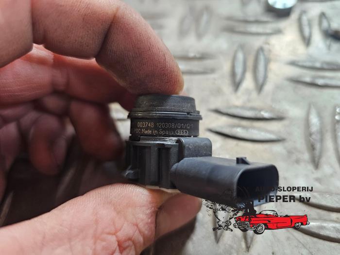 PDC Sensor van een BMW 3 serie (F30) 320d 2.0 16V 2012