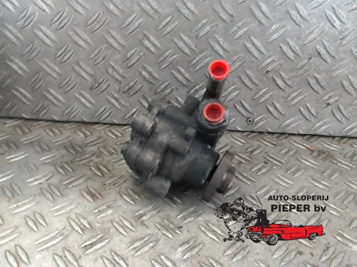 Gebruikte Pomp Servo Volkswagen Transporter/Caravelle T5 1.9 TDi Prijs € 131,25 Margeregeling aangeboden door Autosloperij Pieper BV