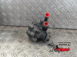 Gebruikte Servopomp Volkswagen Transporter/Caravelle T5 1.9 TDi Prijs € 131,25 Margeregeling aangeboden door Autosloperij Pieper BV