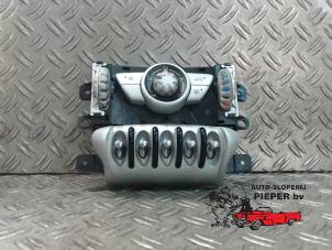 Gebruikte Chaufage Bedieningspaneel Mini Mini (R56) 1.4 16V One Prijs € 52,50 Margeregeling aangeboden door Autosloperij Pieper BV