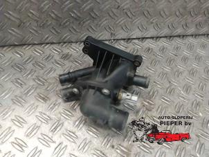 Gebruikte Thermostaathuis Ford Focus 3 Wagon 1.0 Ti-VCT EcoBoost 12V 125 Prijs € 31,50 Margeregeling aangeboden door Autosloperij Pieper BV