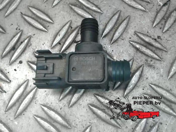 Gebruikte Remassistent sensor Opel Astra J Sports Tourer (PD8/PE8/PF8) 1.6 CDTI 16V Prijs € 21,00 Margeregeling aangeboden door Autosloperij Pieper BV