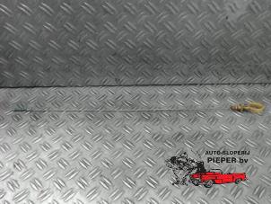 Gebruikte Peilstok Olie Opel Astra J Sports Tourer (PD8/PE8/PF8) 1.6 CDTI 16V Prijs € 10,50 Margeregeling aangeboden door Autosloperij Pieper BV