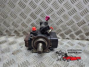 Gebruikte Dieselpomp Volkswagen Caddy III (2KA,2KH,2CA,2CH) 1.6 TDI 16V Prijs € 183,75 Margeregeling aangeboden door Autosloperij Pieper BV