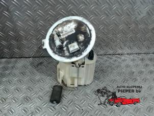 Gebruikte Benzinepomp Opel Astra H (L48) 1.6 16V Twinport Prijs op aanvraag aangeboden door Autosloperij Pieper BV