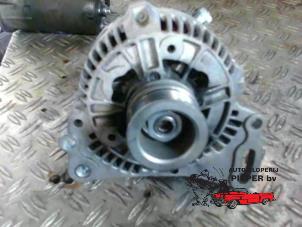 Gebruikte Dynamo Volkswagen Golf III Cabrio Restyling (1E7) 1.8 Kat. Prijs € 47,25 Margeregeling aangeboden door Autosloperij Pieper BV