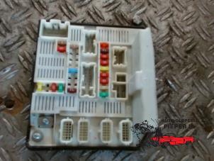 Gebruikte Zekeringkast Renault Kangoo Express (FW) 1.5 dCi 70 Prijs € 52,50 Margeregeling aangeboden door Autosloperij Pieper BV