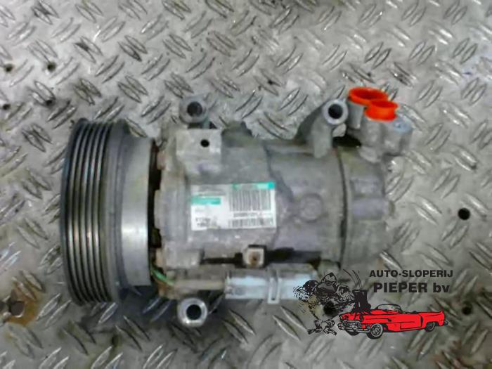 Gebruikte Pomp Airco Renault Modus/Grand Modus (JP) 1.6 16V Prijs € 94,50 Margeregeling aangeboden door Autosloperij Pieper BV