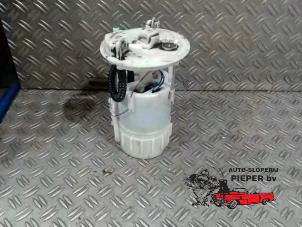 Gebruikte Benzinepomp Renault Laguna III (BT) 2.0 16V Prijs € 47,25 Margeregeling aangeboden door Autosloperij Pieper BV