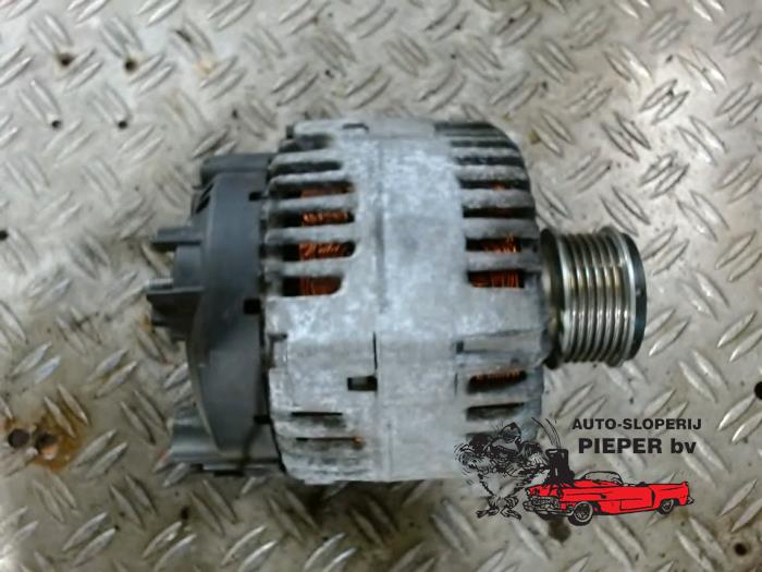 Gebruikte Dynamo Volkswagen Golf V (1K1) 2.0 TFSI GTI 16V Prijs € 52,50 Margeregeling aangeboden door Autosloperij Pieper BV