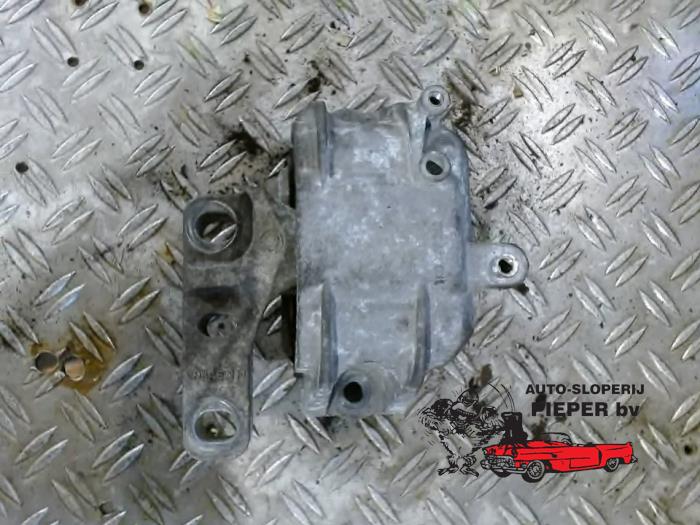 Gebruikte Motorrubber Volkswagen Golf V (1K1) 2.0 TFSI GTI 16V Prijs € 31,50 Margeregeling aangeboden door Autosloperij Pieper BV