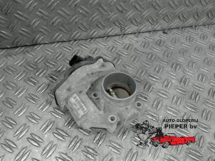 Gebruikte Gasklephuis Ford Fiesta 5 (JD/JH) 1.25 16V Prijs € 42,00 Margeregeling aangeboden door Autosloperij Pieper BV