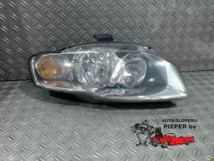 Gebruikte Koplamp rechts Audi A4 Avant (B7) 2.0 TDI 16V Prijs € 63,00 Margeregeling aangeboden door Autosloperij Pieper BV