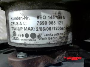 Servopomp van een Audi A4 Avant (B7) 2.0 TDI 16V 2006