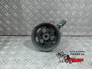 Servopomp van een Audi A4 Avant (B7) 2.0 TDI 16V 2006