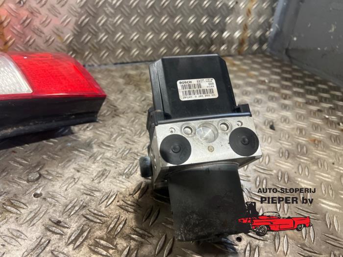Gebruikte ABS Pomp Audi A4 Avant (B6) 2.4 V6 30V Prijs € 78,75 Margeregeling aangeboden door Autosloperij Pieper BV