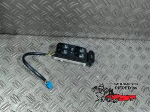 Gebruikte Schakelaar Elektrisch Raam Mercedes C (W203) 1.8 C-180K 16V Prijs € 42,00 Margeregeling aangeboden door Autosloperij Pieper BV