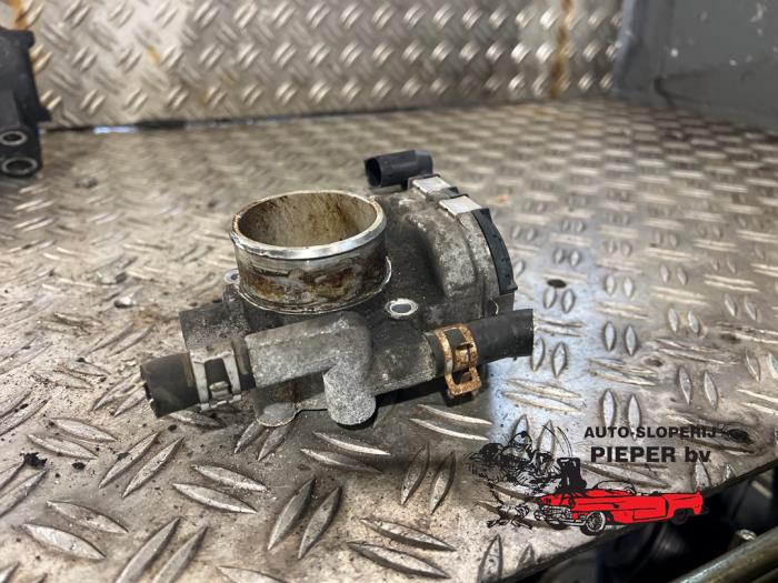 Gebruikte Gasklephuis Opel Corsa D 1.2 16V Prijs € 36,75 Margeregeling aangeboden door Autosloperij Pieper BV