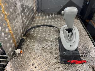 Gebruikte Versnellingspook Renault Clio II (BB/CB) 1.4 16V Prijs op aanvraag aangeboden door Autosloperij Pieper BV